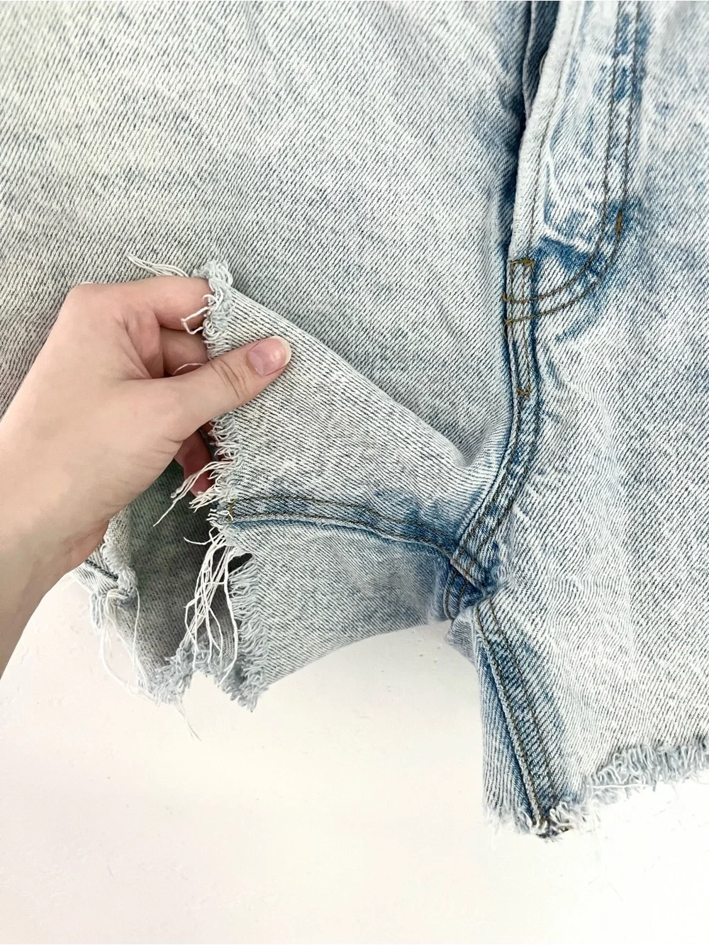PacSun 90s Girlfriend Light Wash Denim Cutoff Shorts
